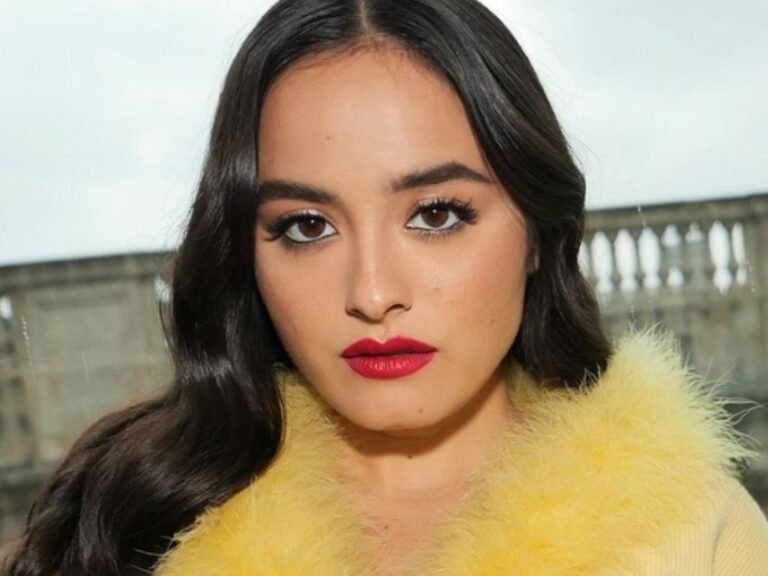 16 Red Lip Looks: Fiery Glam to Mega Shine Essentials