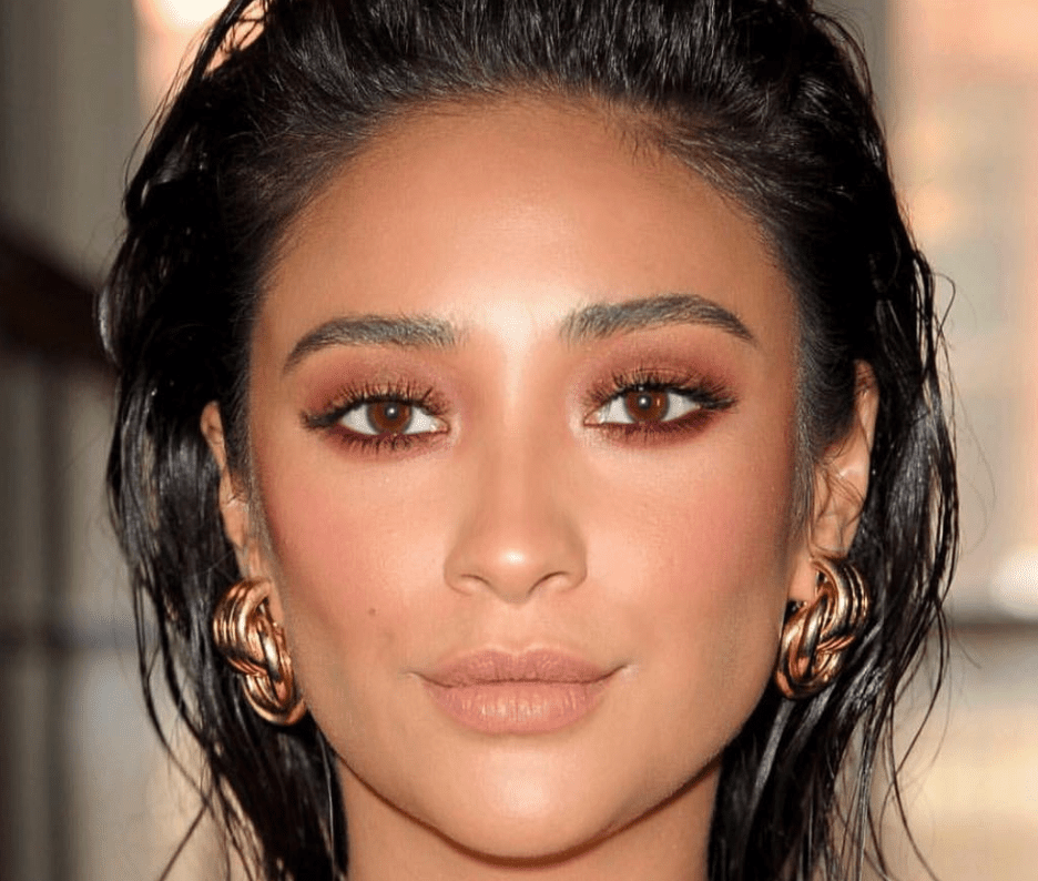 19 Burgundy Eyeshadow Looks That Enhance Every Eye Color