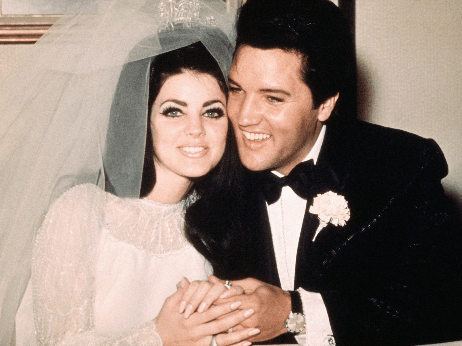 How to Recreate Priscilla Presley'S Iconic Makeup Look